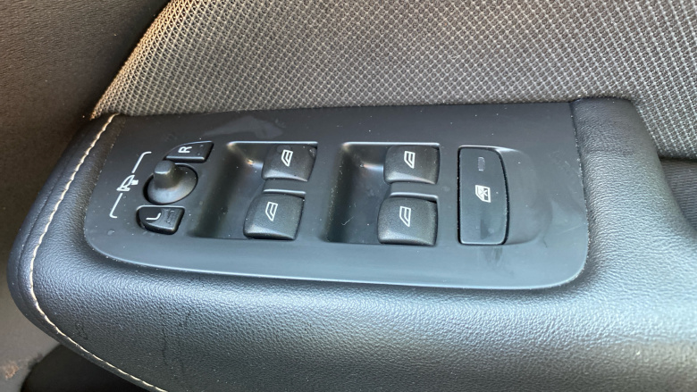 Volvo Xc60 2.0 T6 Recharge PHEV R DESIGN 5dr AWD Auto Estate